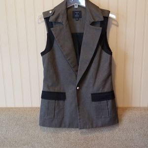 NWOT Laveer vest size 0 size 6 black gray lace